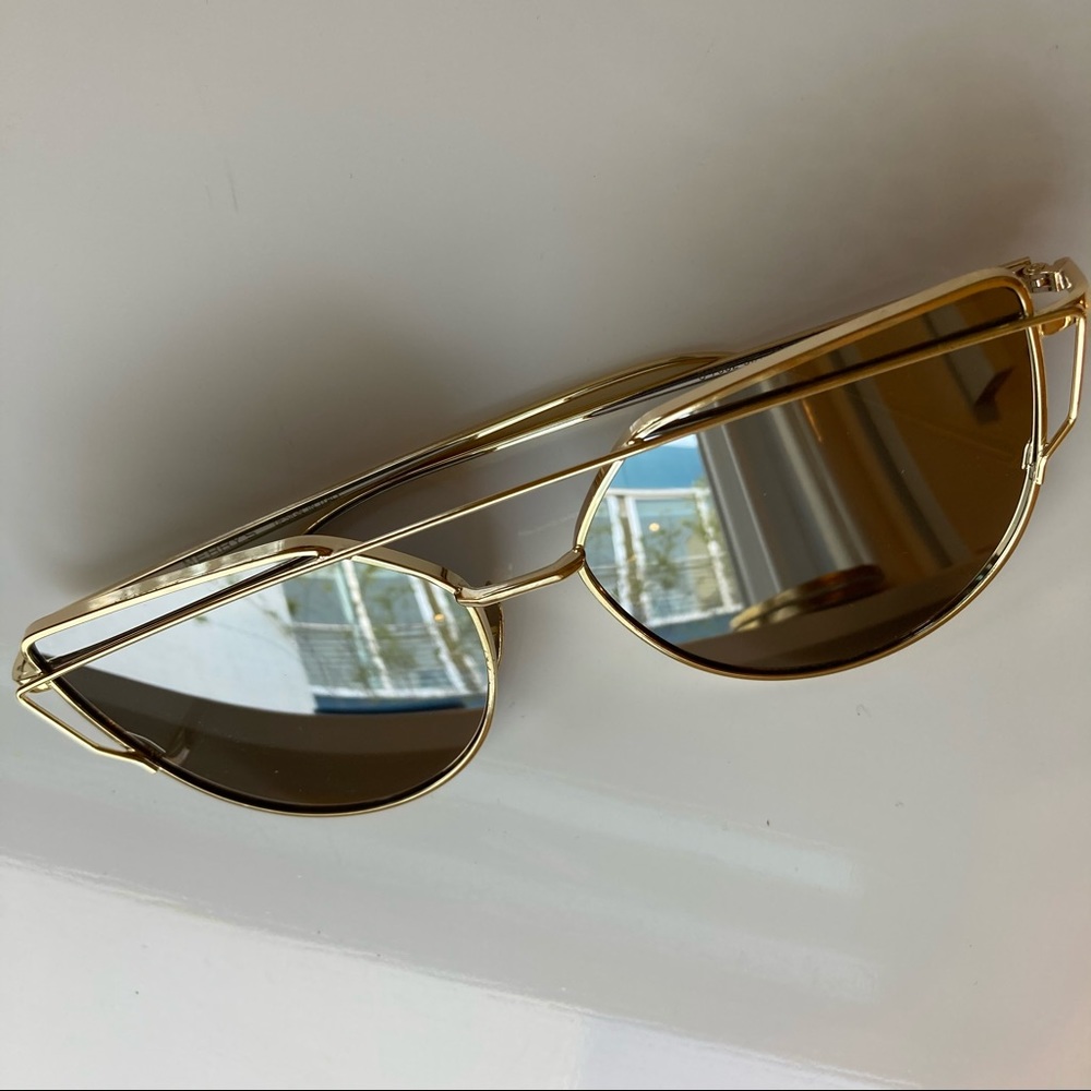 Gray tinted mirrored lense sunglasses. New